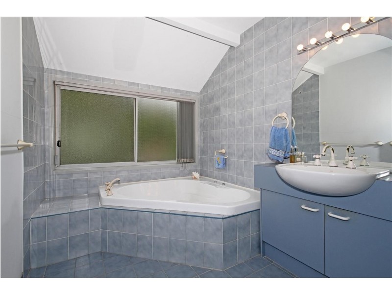 16 Burrawang Crescent, Sunshine Bay NSW 2536