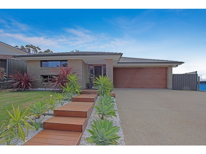 4 Freycinet Drive, Sunshine Bay NSW 2536