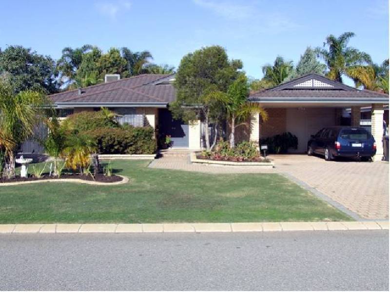 10 Exmouth Place, Thornlie WA 6108