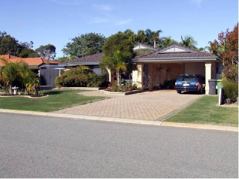 10 Exmouth Place, Thornlie WA 6108