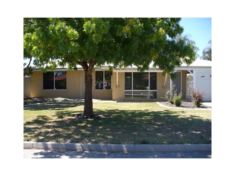 24 Chisholm Circle, Seville Grove WA 6112