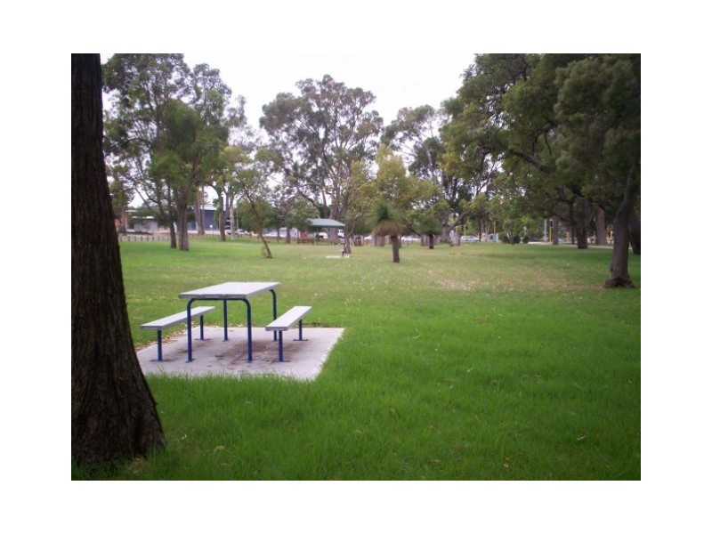 11 Leasham Court, Medina WA 6167