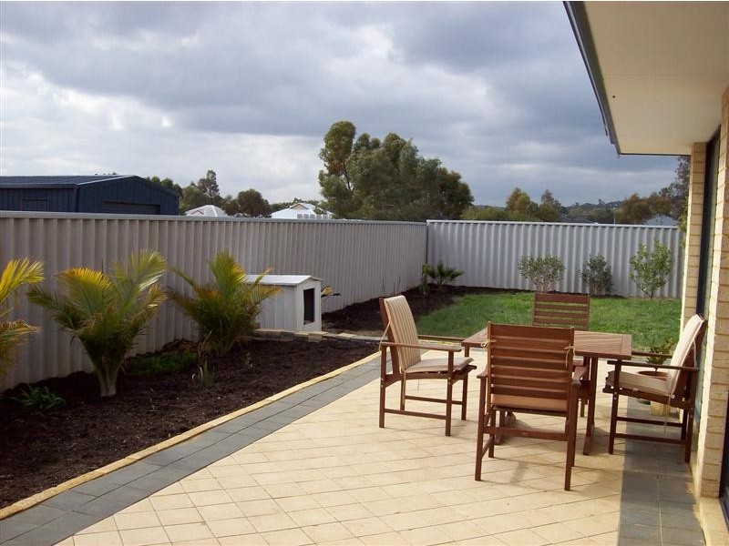 12 Jobson Loop, Brookdale WA 6112