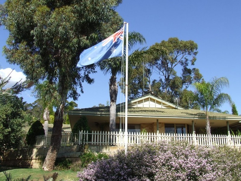 10 Old Brickworks Rd, Byford WA 6122