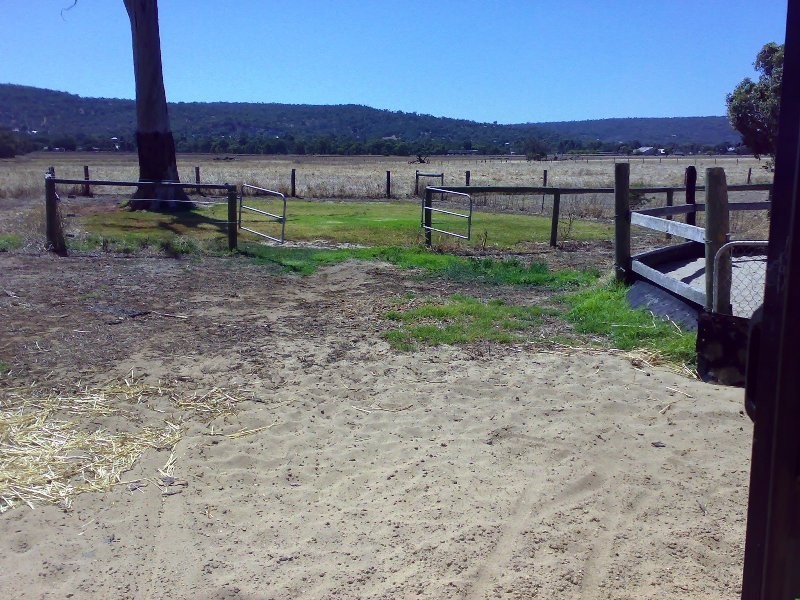 100 Thatcher Rd, Byford WA 6122