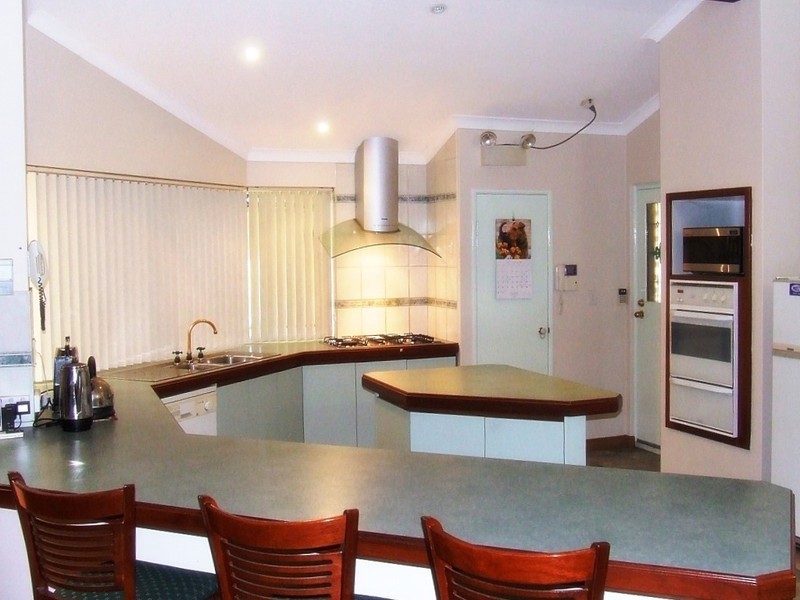 86 Stockmans Close, Oakford WA 6121