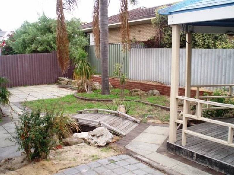 2 Burney Ct, Kardinya WA 6163