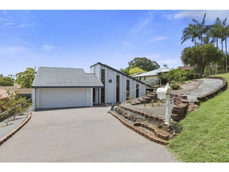 4 Burrawong Court, Banora Point NSW 2486