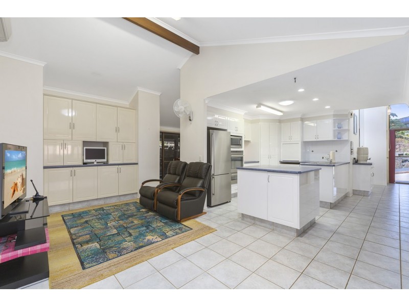 4 Burrawong Court, Banora Point NSW 2486