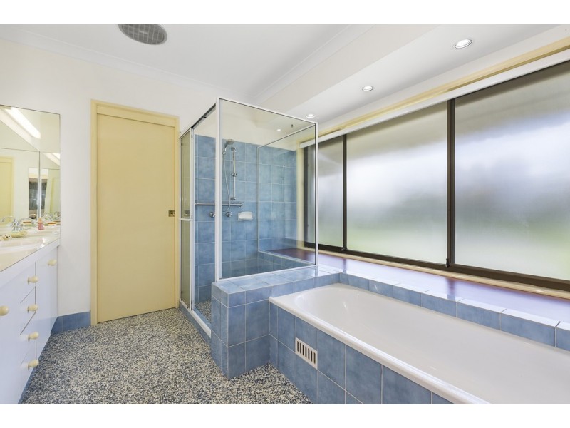 4 Burrawong Court, Banora Point NSW 2486