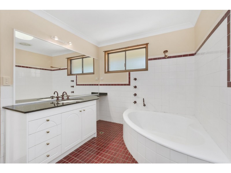 19 Widgee Avenue, Banora Point NSW 2486