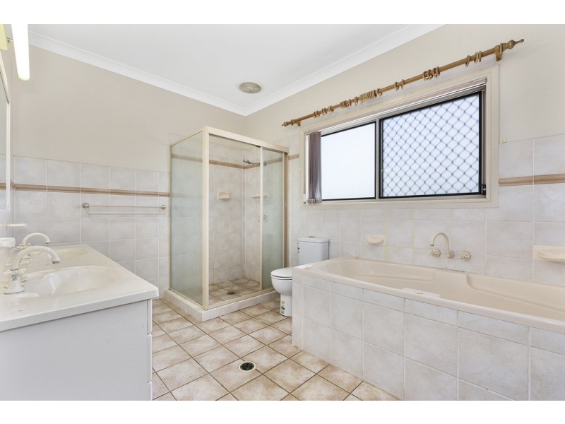 7 Avondale Drive, Banora Point NSW 2486