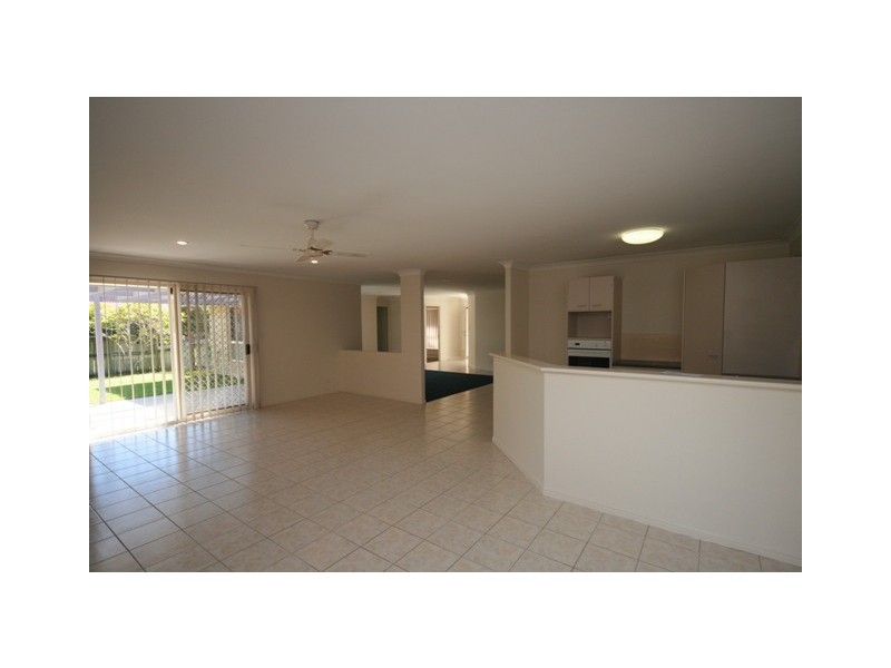 17 Riversdale Drive, Banora Point NSW 2486