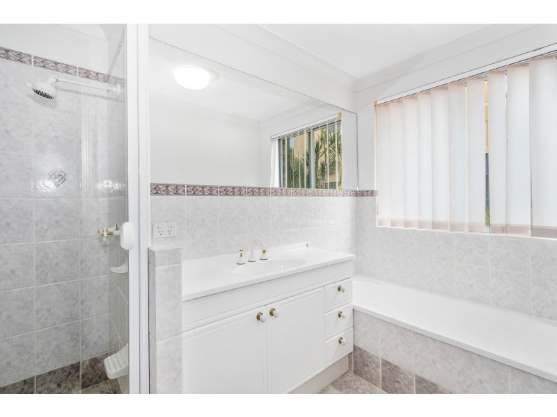 1/104 Pacific Parade, Bilinga QLD 4225