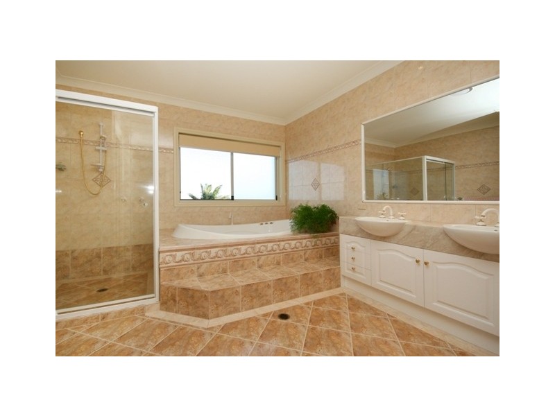 10a Peter St, Banora Point NSW 2486