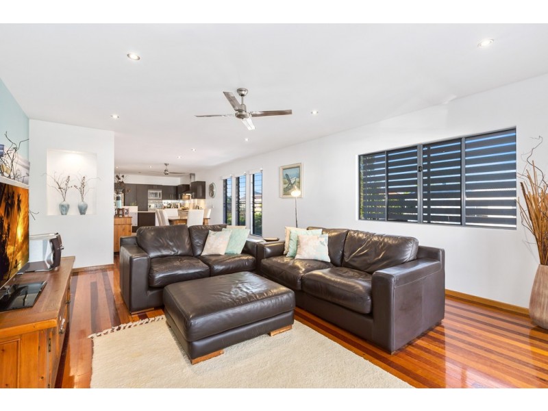 2 / 135 Laguna Avenue, Palm Beach QLD 4221
