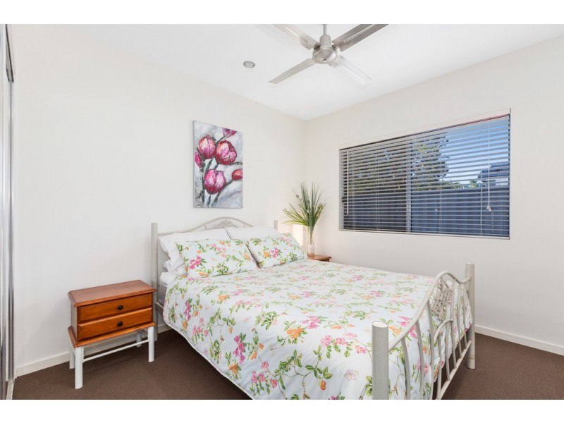 2 / 135 Laguna Avenue, Palm Beach QLD 4221