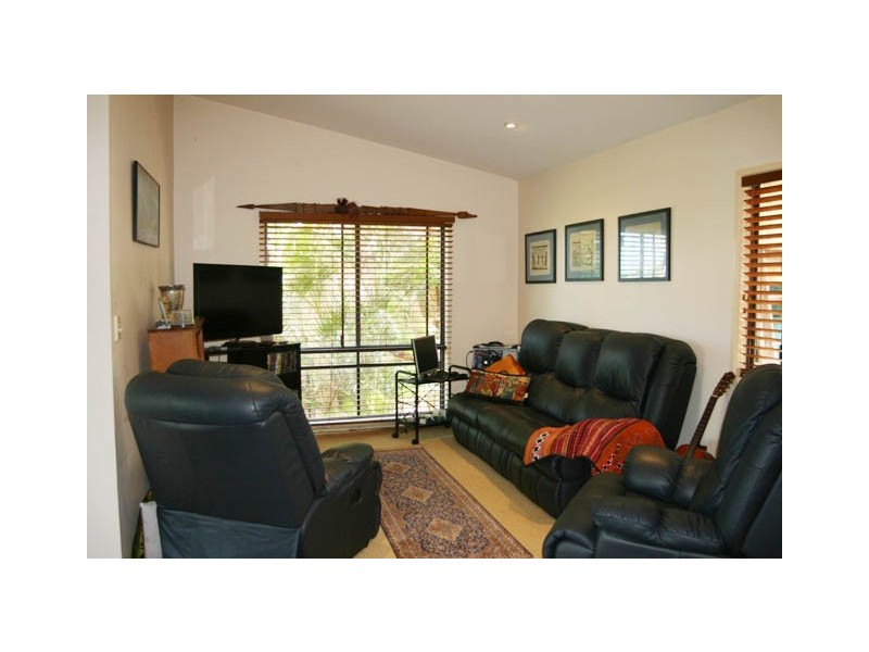 12 Allamanda Ave, Banora Point NSW 2486