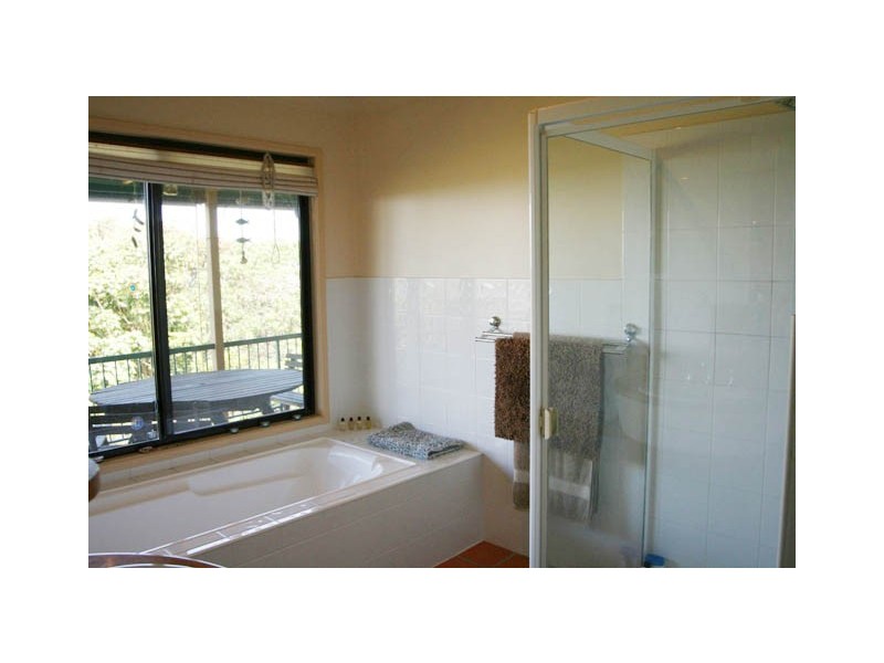 12 Allamanda Ave, Banora Point NSW 2486