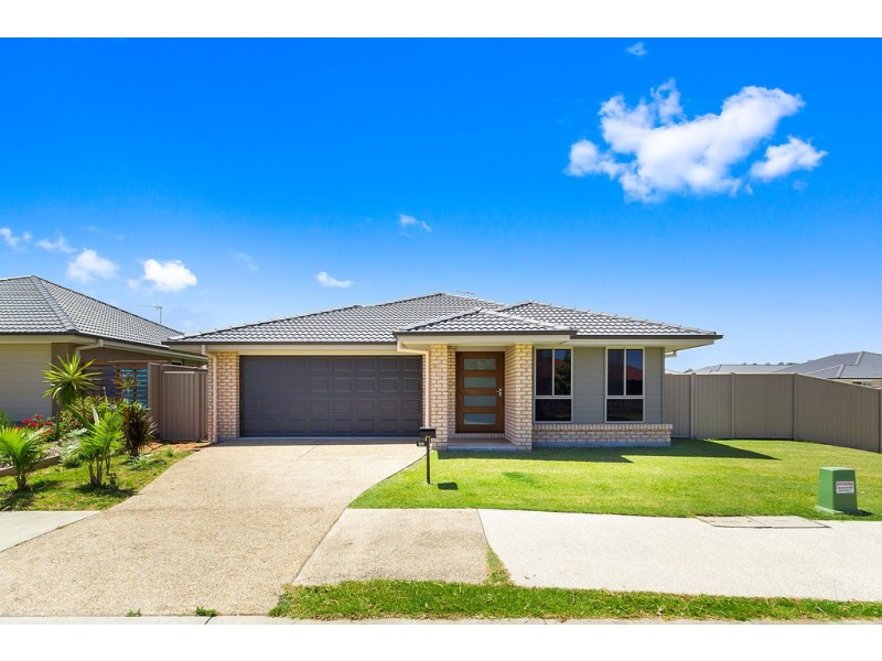 26 Seabreeze Boulevard, Pottsville NSW 2489