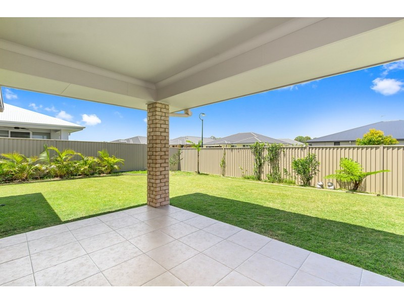 26 Seabreeze Boulevard, Pottsville NSW 2489