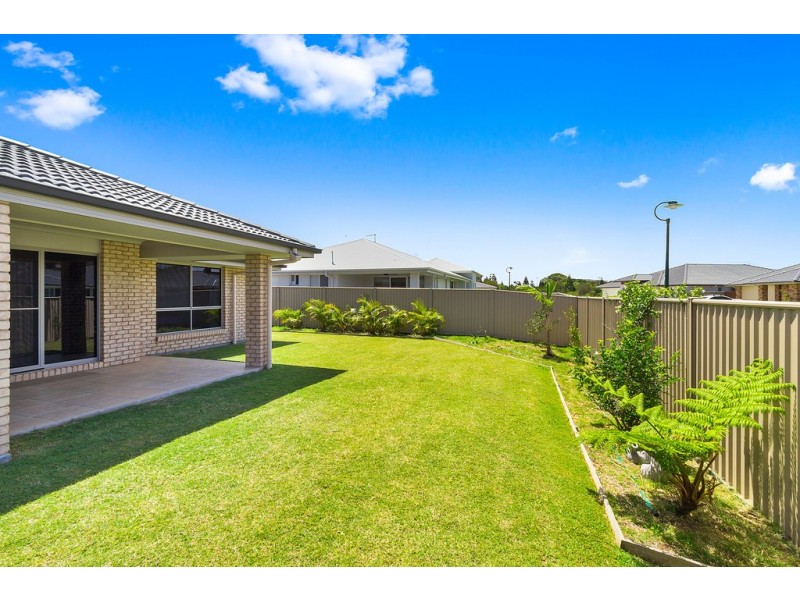 26 Seabreeze Boulevard, Pottsville NSW 2489