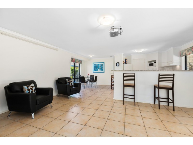 42 Riversdale Boulevard, Banora Point NSW 2486