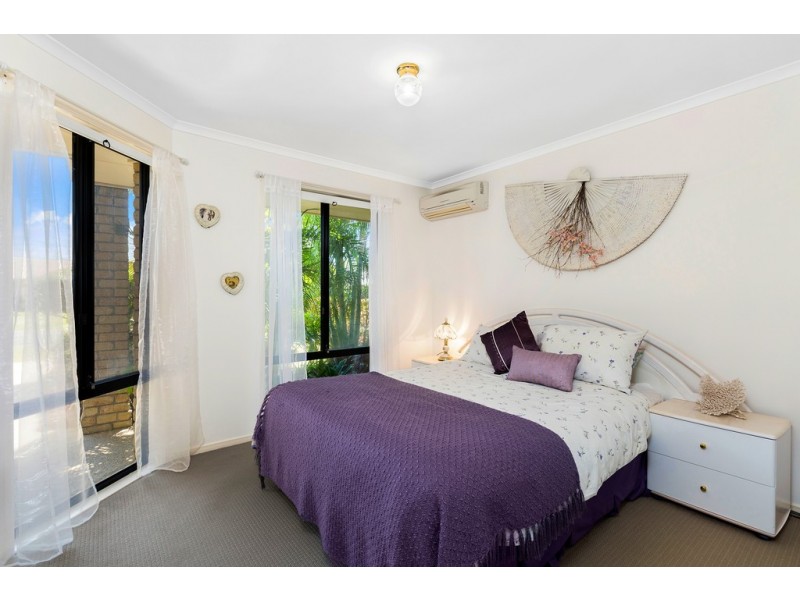 42 Riversdale Boulevard, Banora Point NSW 2486