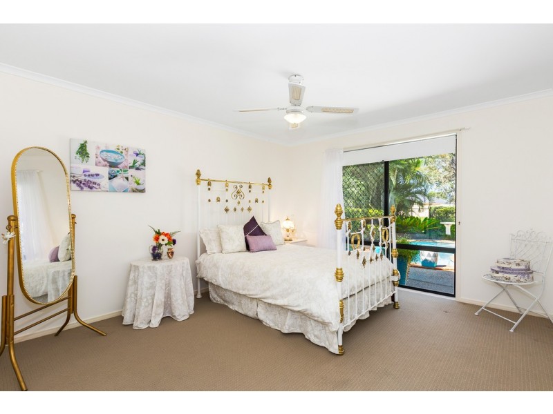 42 Riversdale Boulevard, Banora Point NSW 2486