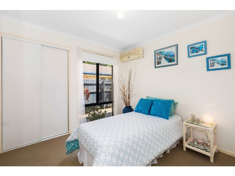 42 Riversdale Boulevard, Banora Point NSW 2486