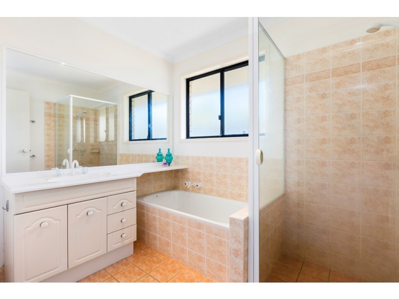 42 Riversdale Boulevard, Banora Point NSW 2486