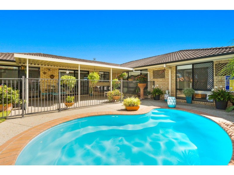 42 Riversdale Boulevard, Banora Point NSW 2486