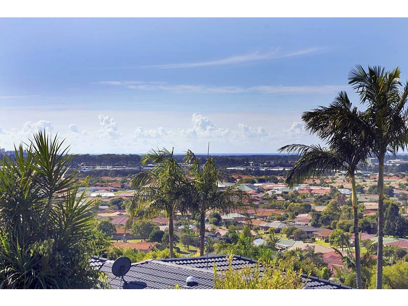 28 Oakland Pde, Banora Point NSW 2486