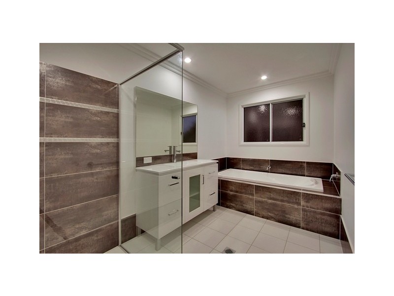 2 Westwood St, Banora Point NSW 2486