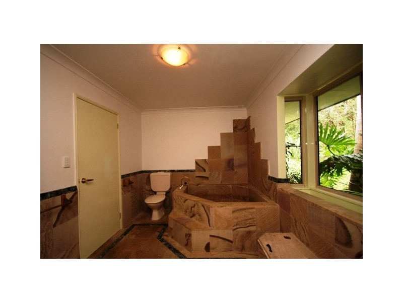 11 Mariners Crescent, Banora Point NSW 2486