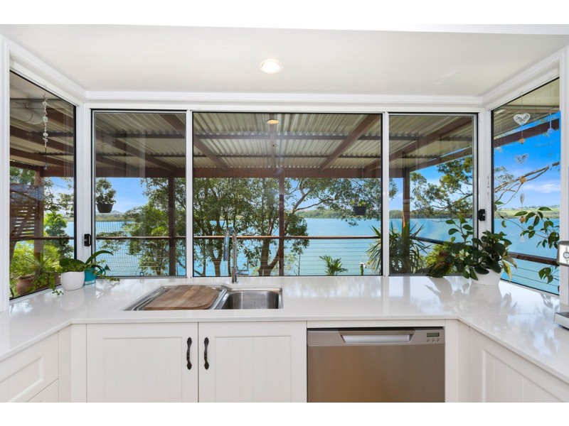 132 Broadwater Esplanade, Bilambil Heights NSW 2486