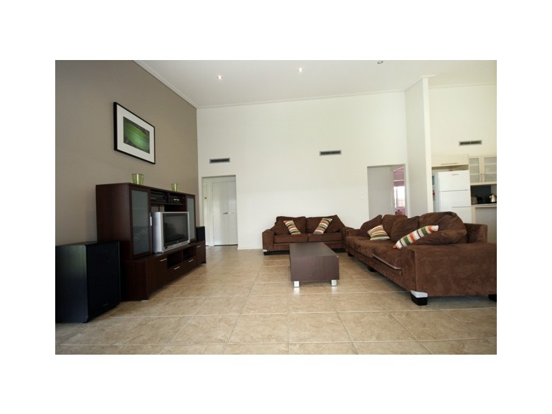 98 Botanical Cct, Banora Point NSW 2486