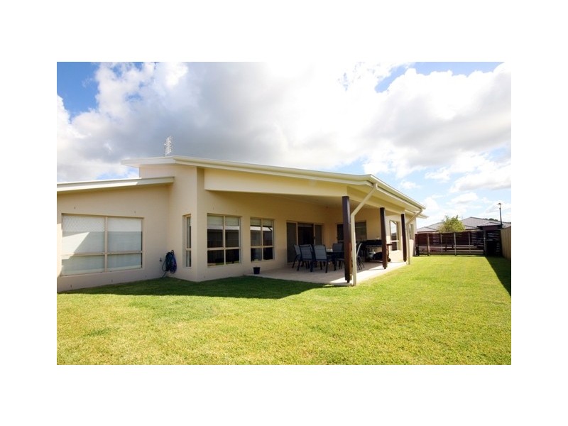 98 Botanical Cct, Banora Point NSW 2486