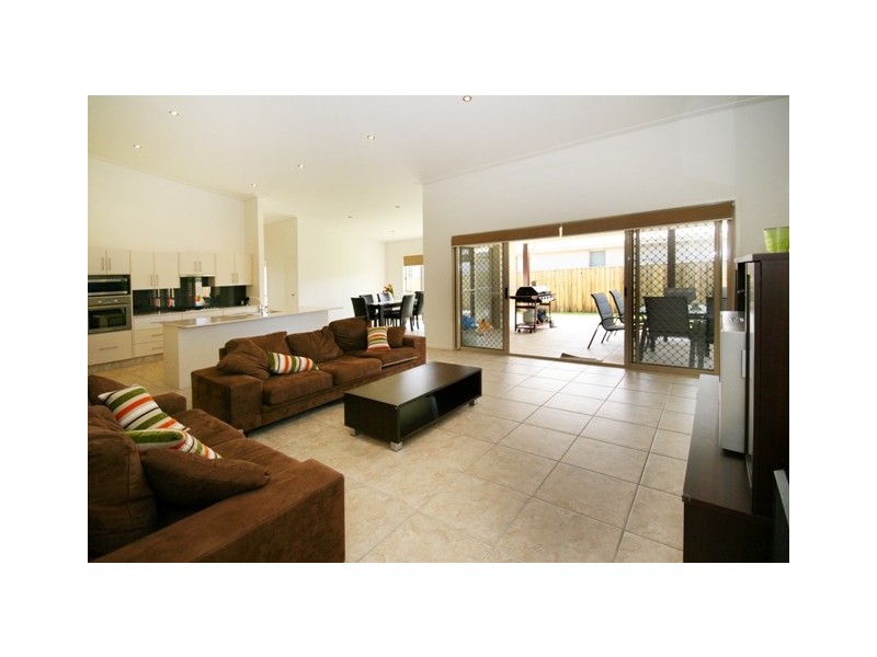 98 Botanical Cct, Banora Point NSW 2486