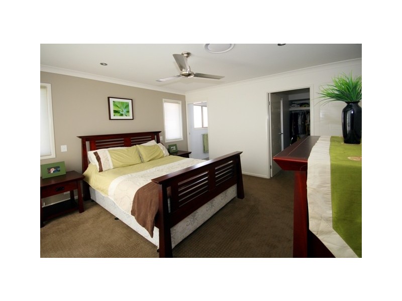 98 Botanical Cct, Banora Point NSW 2486