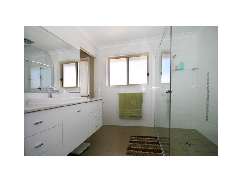 98 Botanical Cct, Banora Point NSW 2486