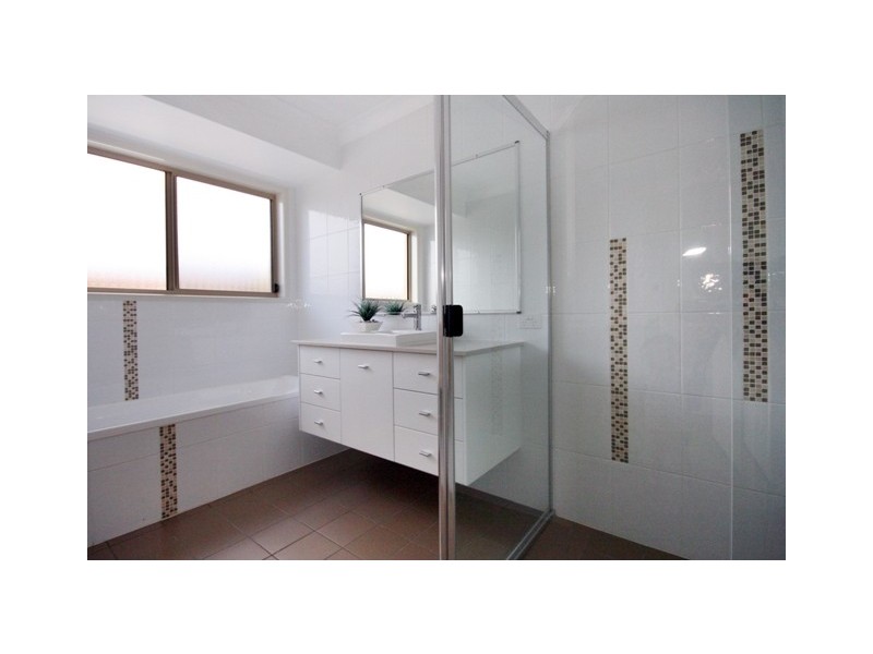 98 Botanical Cct, Banora Point NSW 2486