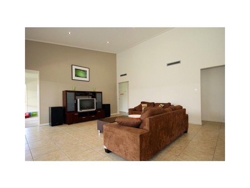 98 Botanical Cct, Banora Point NSW 2486