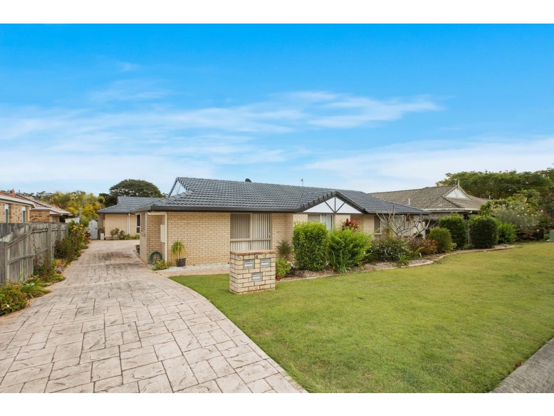 1 / 4 Parkland Place, Banora Point NSW 2486