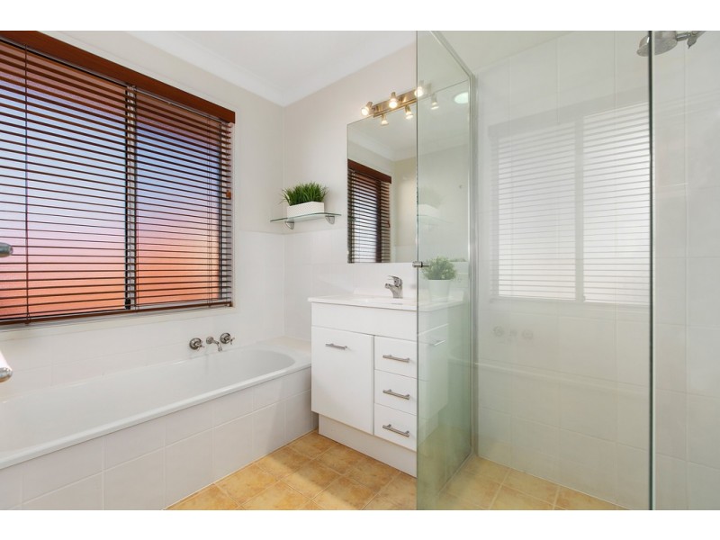 18 Peppermint Place, Banora Point NSW 2486