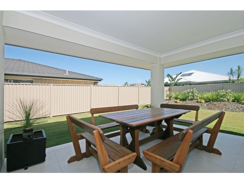 62 Lennox Cct, Pottsville NSW 2489