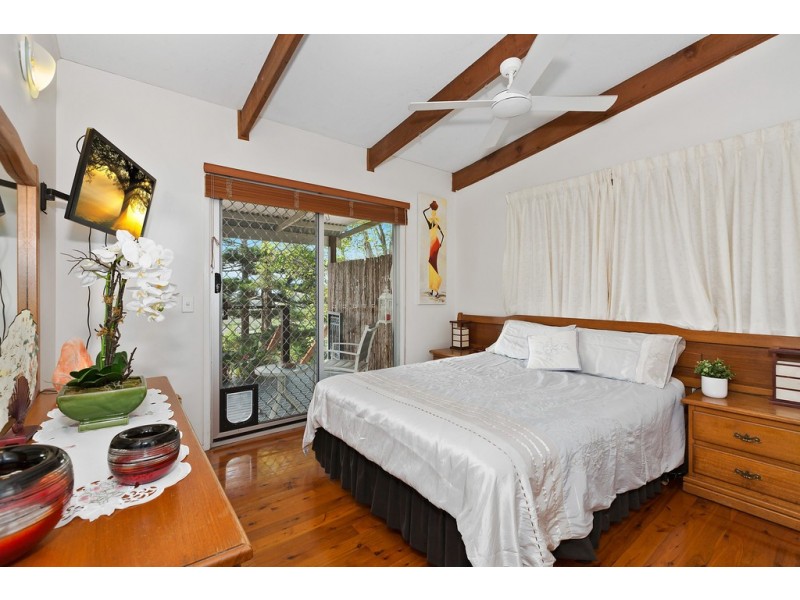 17 Broadwater Esplanade, Bilambil Heights NSW 2486