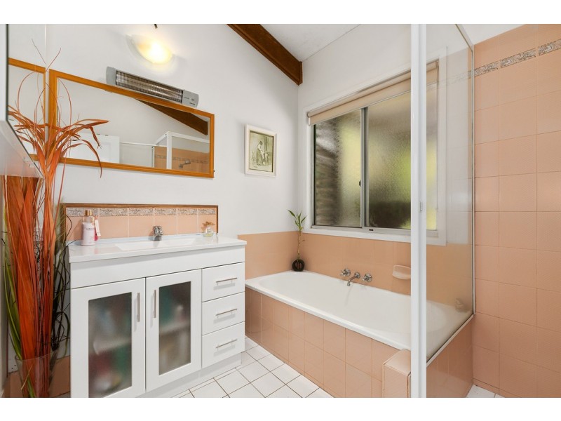 17 Broadwater Esplanade, Bilambil Heights NSW 2486