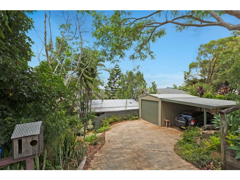 17 Broadwater Esplanade, Bilambil Heights NSW 2486