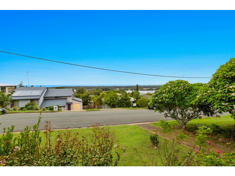 11 Pacific Drive, Banora Point NSW 2486
